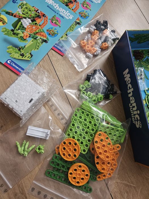 Klocki konstrukcyjne Dinozaury w ruchu clementoni