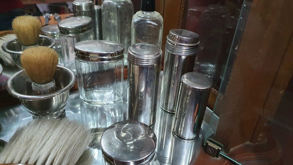 Frascos e pinceis barbeiro