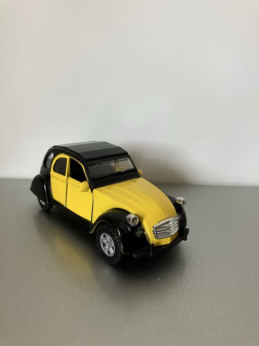 Citroën 2CV amarelo