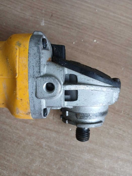 Szlifierka kątowa DeWalt DWE4057 (800W) – Niesprawna