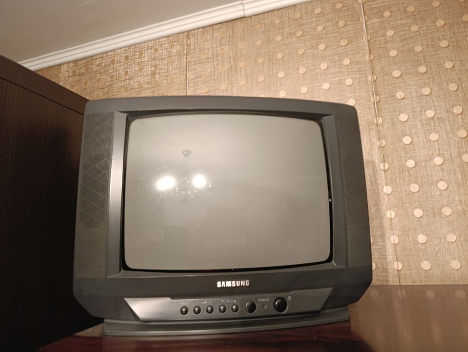 Телевізор, у відмінному стані, працює справно