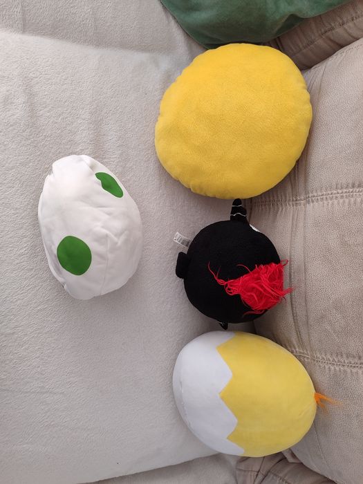 Peluches variados, dinossauro,emoji,pintainho...