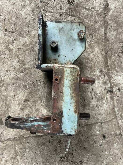 Tz4 k14  ciągniczek  zawias podnosnik   blotnik maska