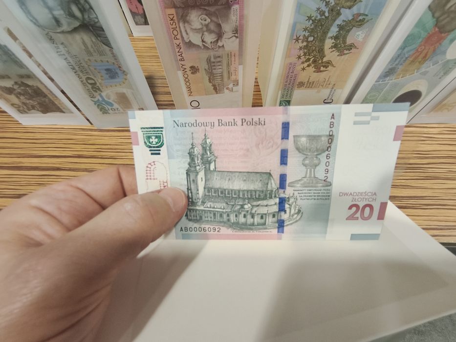 Cała kolekcja banknotów kolekcjonerskich NBP 17 sztuk stan menniczy