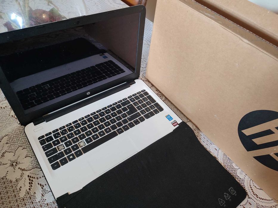 Portátil HP i3/1TB Disco/8 Gb RAM/ Gráfica Radeon