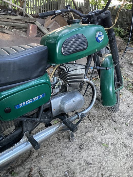 Мотоцикл Восход 3 перебраний мотор-коробка, сів поїхав.