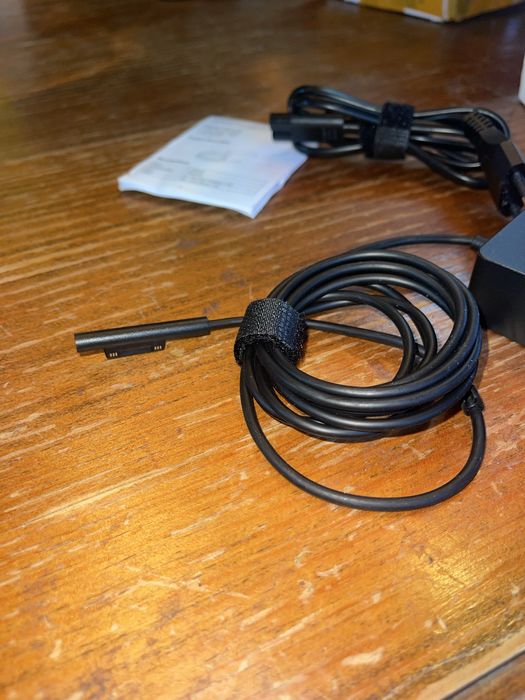 Carregador IFEART 65W para Microsoft Surcafe Pro / Laptop / Book