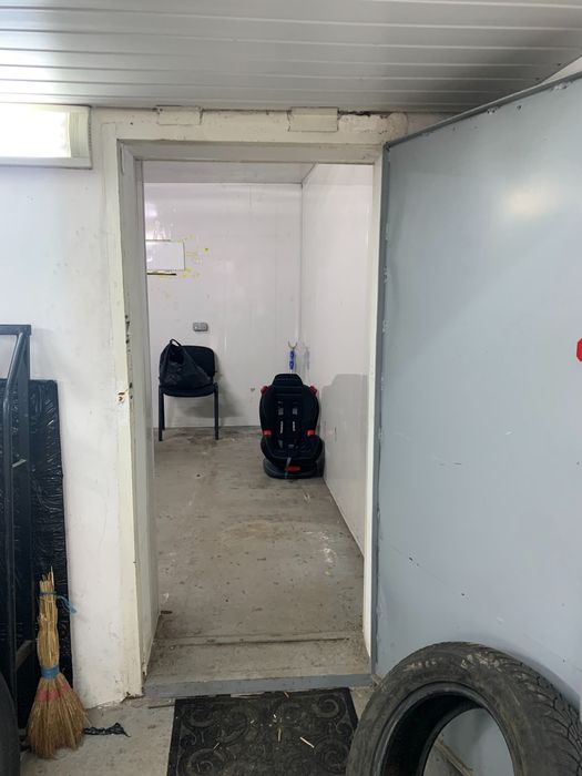 Продам гараж под склад сто Ньютона.  Коммунальная.новые дома