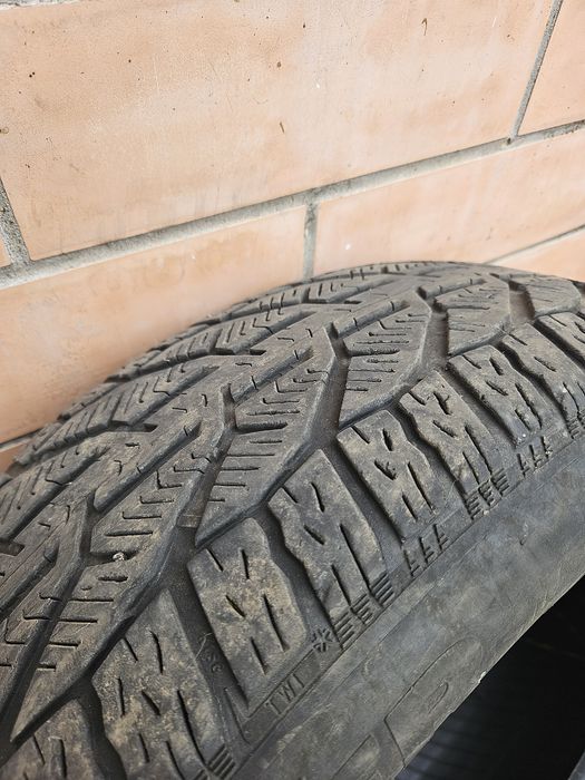 Зимова гума 215/60/R17 4 шт