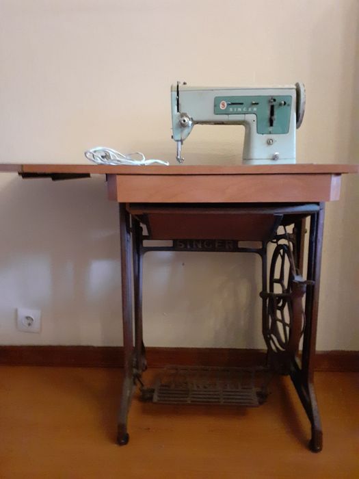 Máquina de costura antiga Singer