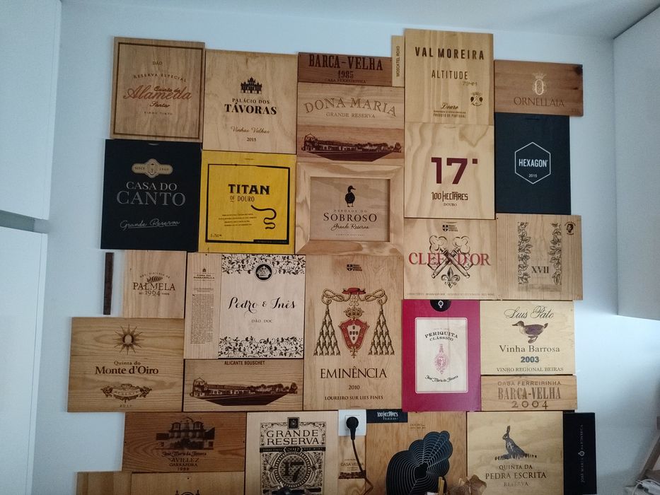 Tampas de madeira de caixas de vinho