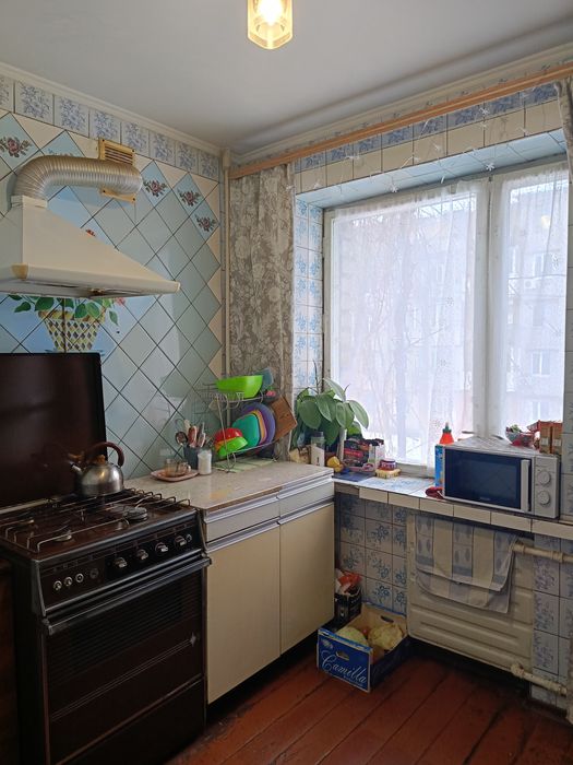 Продам двухкомнатную квартиру ( часть от недвижимости)проспект Свободы