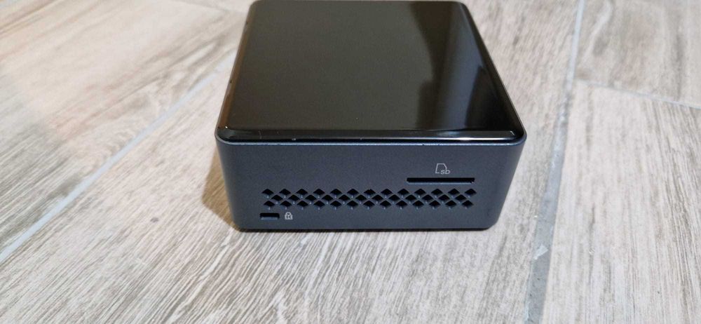 Intel NUC NUC7CJYHN UCFF Kit Intel Celeron J4005