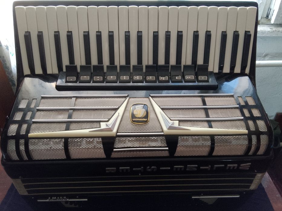 Продается аккордион Weltmeister