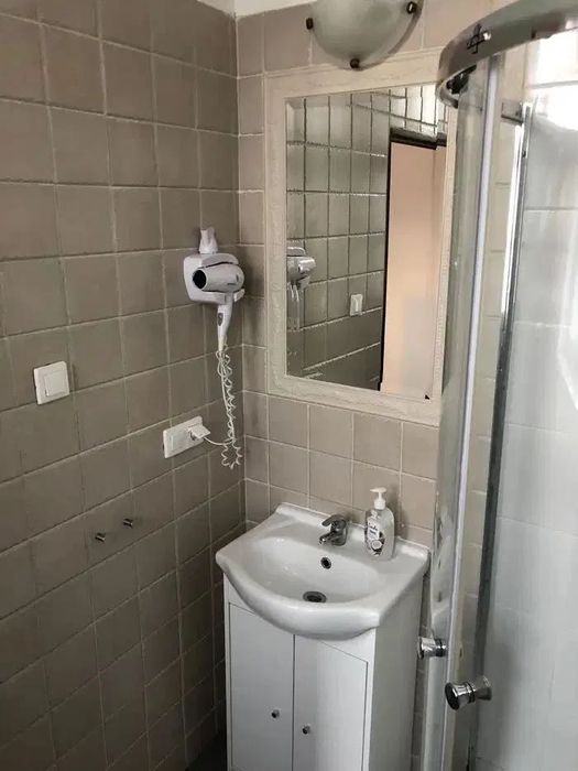 Piękny wolny pokój centrum Gdyni ul Portowa (stałe opłaty)