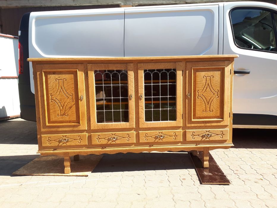 Komoda i witryna dębowa  w dobrym stanie.