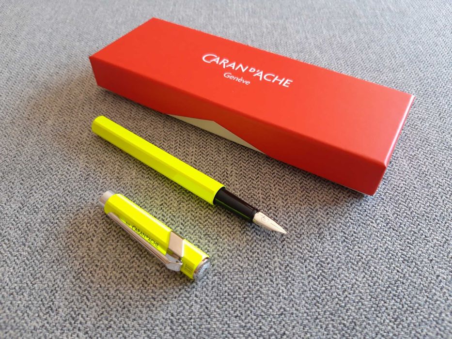 Caneta de tinta permanente Caran d'Ache - Artigo NOVO