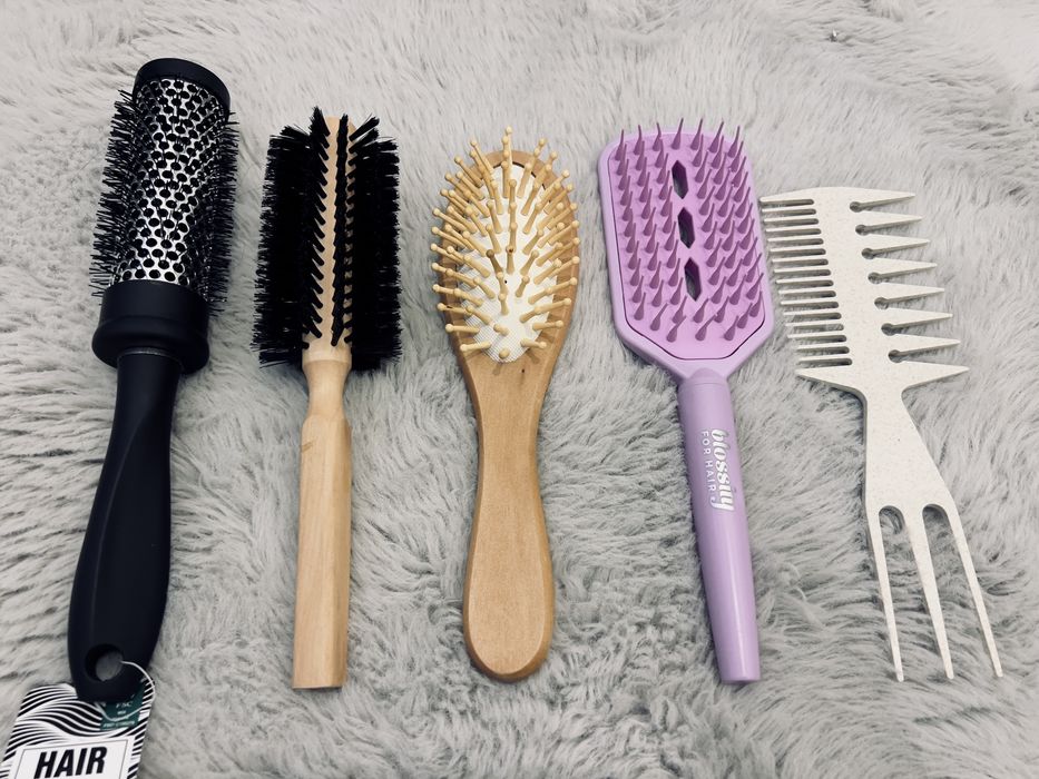 Nowy zestaw szczotek 4 sztuki + grzebien