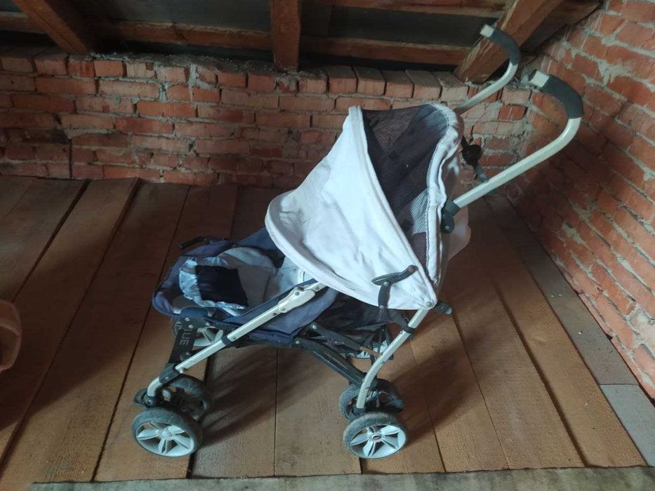 Літня прогулянкова коляска