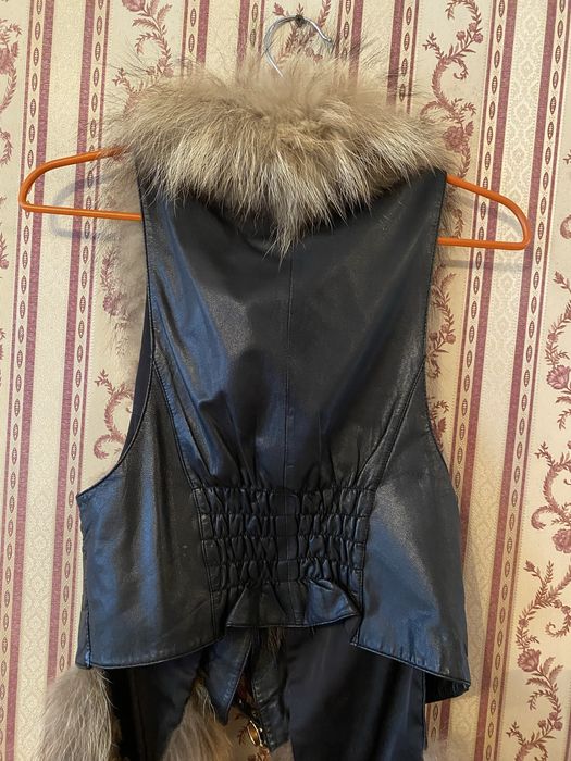 Продам жилет с натуральным мехом