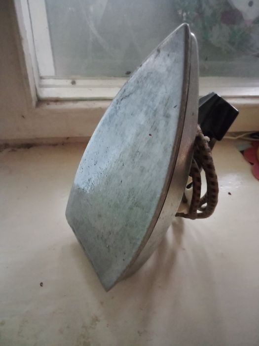 Утюг гладильний.