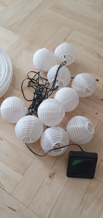 Zestaw lamp lampek, łańcuch solarny led i na baterie. Działa