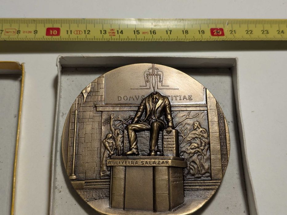 MEdalha de bronze de António Oliveira Salazar