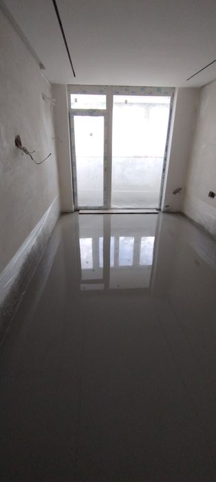 Самовирівнююча стяжка. Стяжка. Ламінат. Вирівнювання підлоги