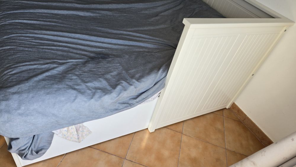 Cama hemnes ikea + 2 colchões