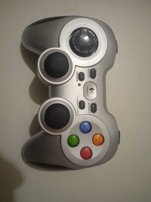 Геймпад Logitech f710