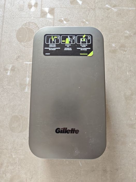 Caixa viagem Gillette labs