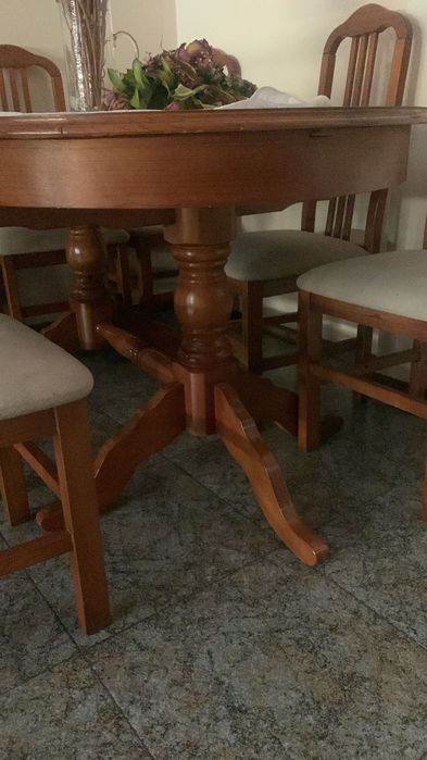 Mesa de Madeira com 6 cadeiras