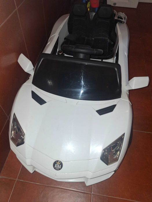 Carro infantil elétrico