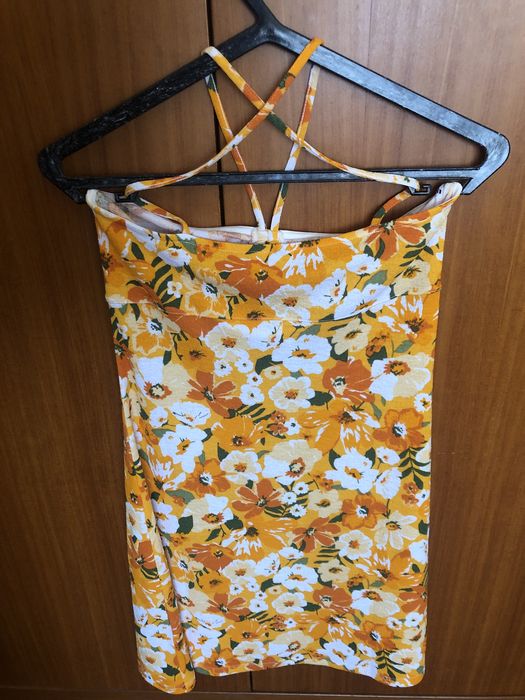 Vestido de verão floral com decote ajustável