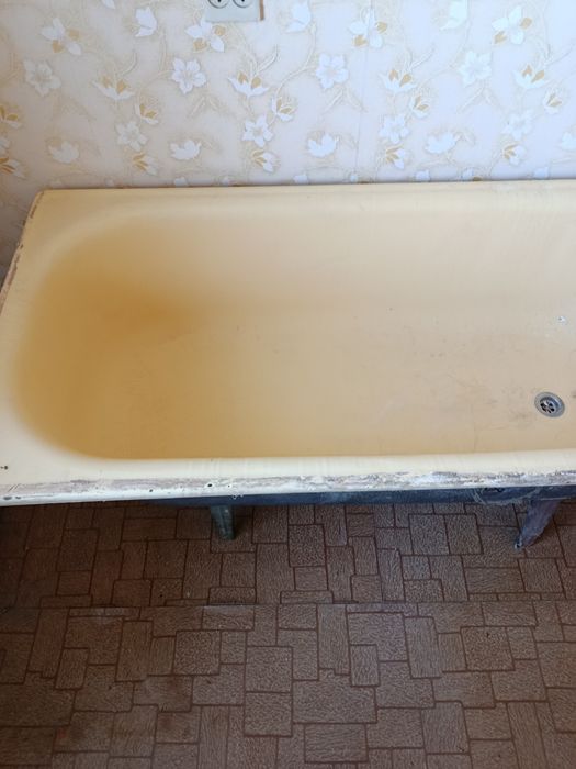 Ванна стальна 150:70см на ніжках.