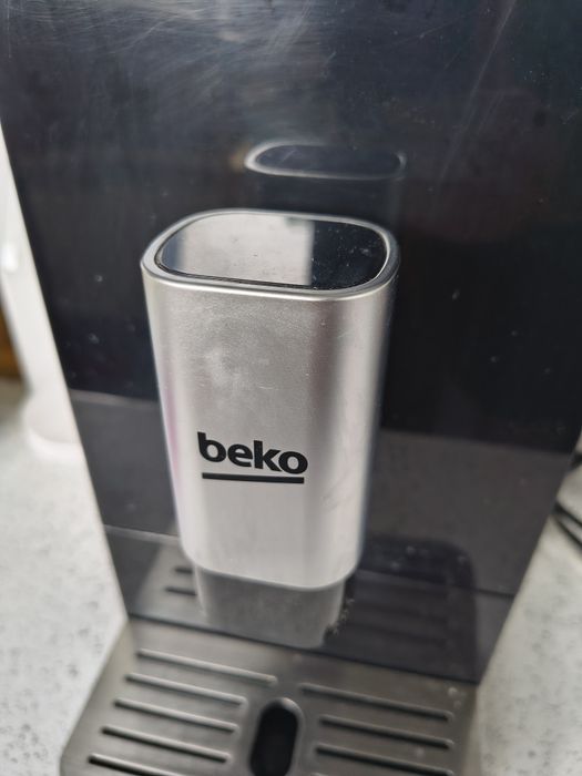 Ekspres automatyczny  Beko CEG3194B latte capuccino