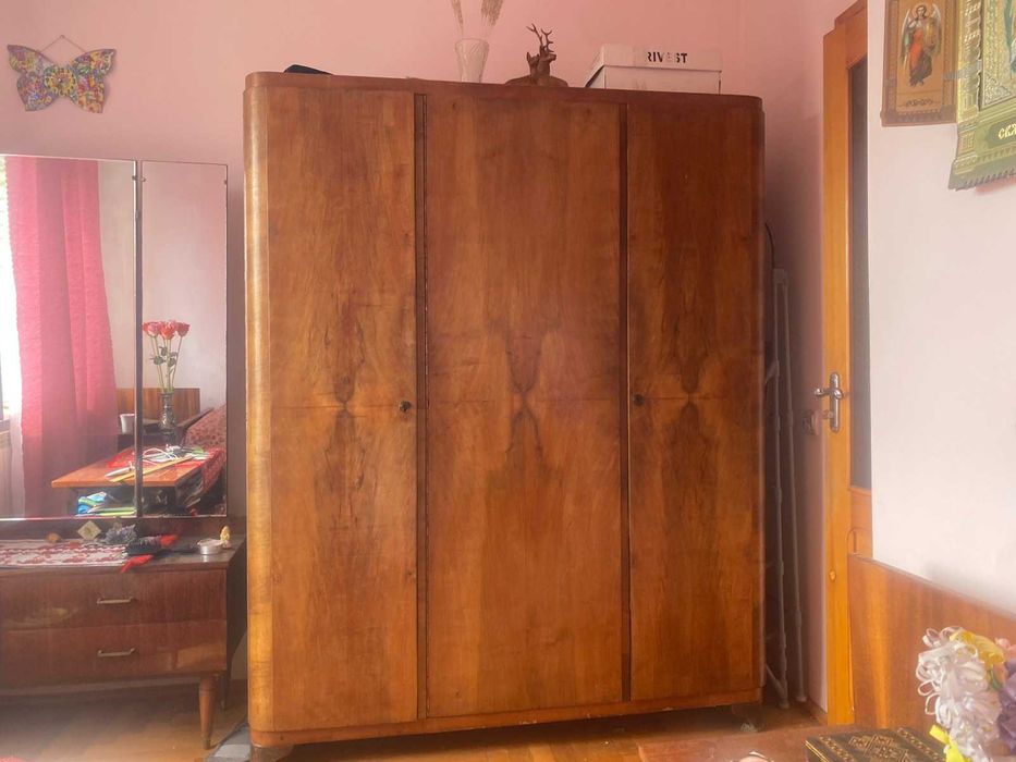 Шафа, трюмо, ліжко, тумбочки