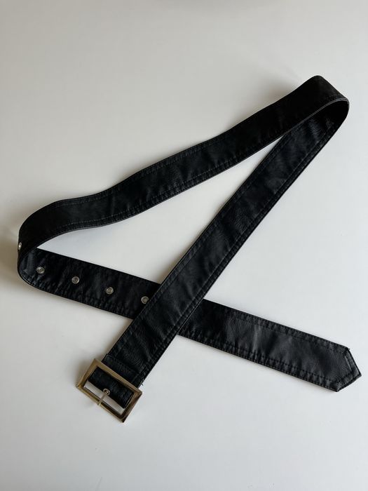 Skórzany pasek z srebrną klamrą