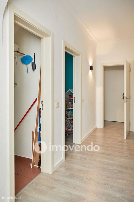 Andar de Moradia T2, com pátio generoso e garagem, em Évora