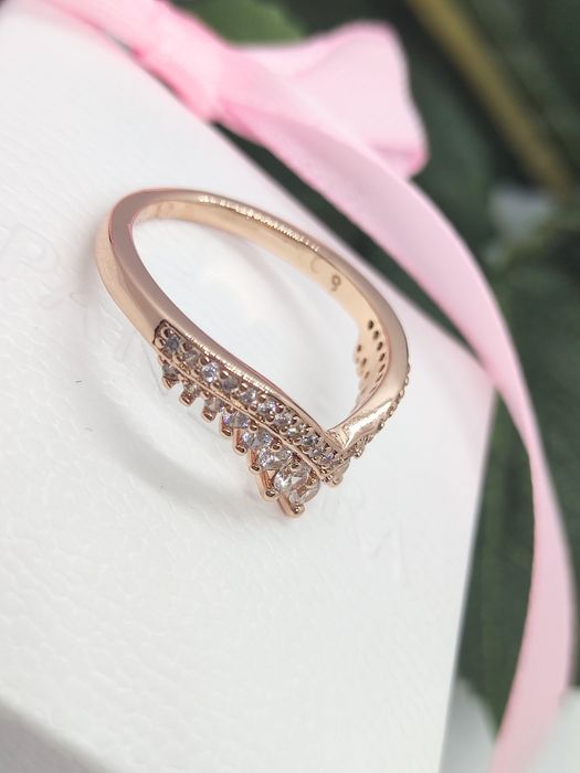 Piękny pierścionek tiara z cyrkoniami rose gold rozmiar 58