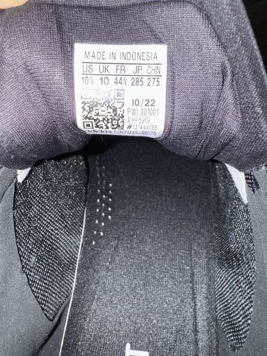 Кросівки adidas AVRYN