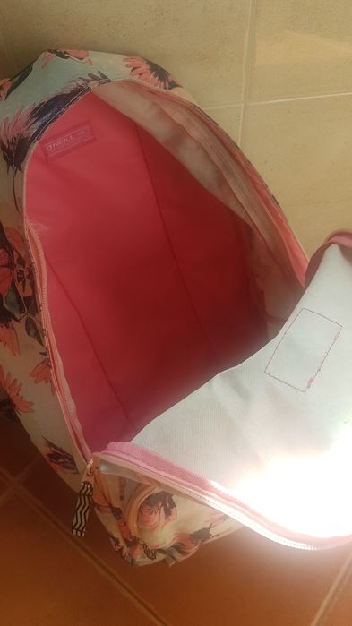 Mochila oneill almofadada resistente a agua
