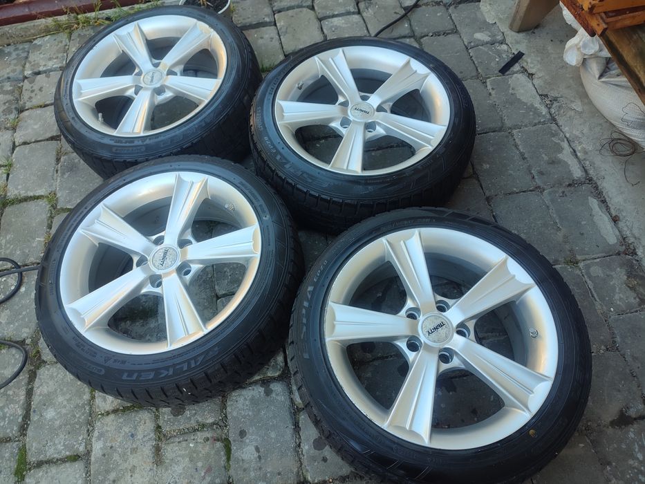 Титани Nissan leaf