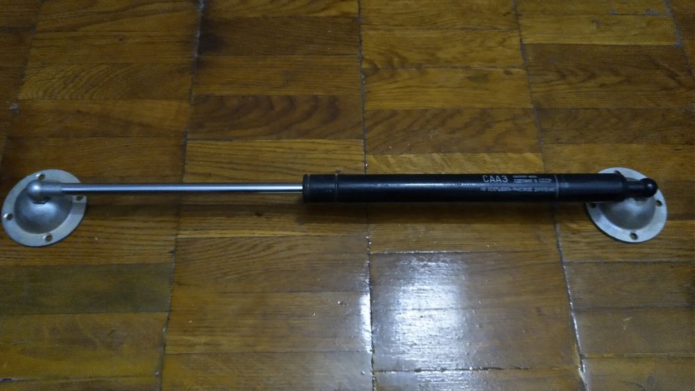 Упор багажника ВАЗ СССР. Амортизатор ляды  багажника