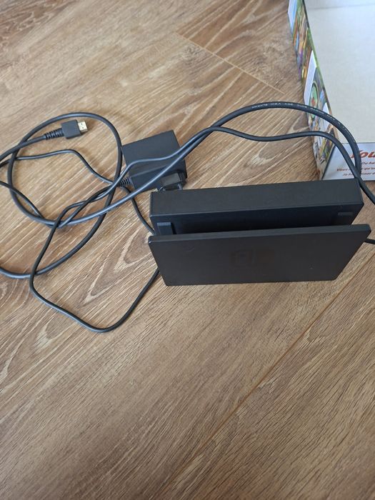 Nintendo Switch + 6 gier etui ring