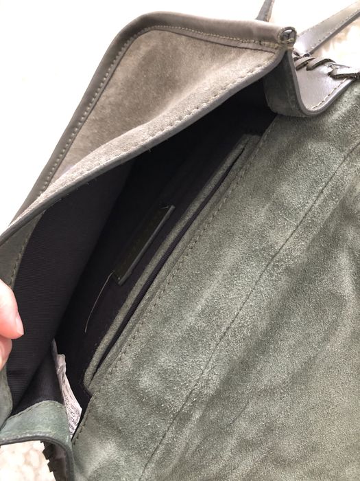 Mala suede verde caqui da Zara + portes