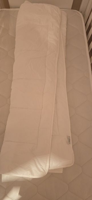 Berço Trama com colchão e outros acessórios