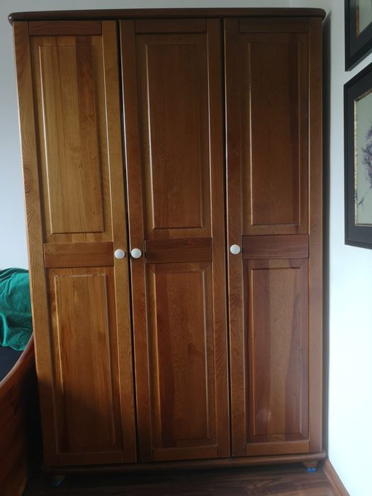 Solidny komplet mebli z litej sosny – szafa, komoda, łóżko z szufladami