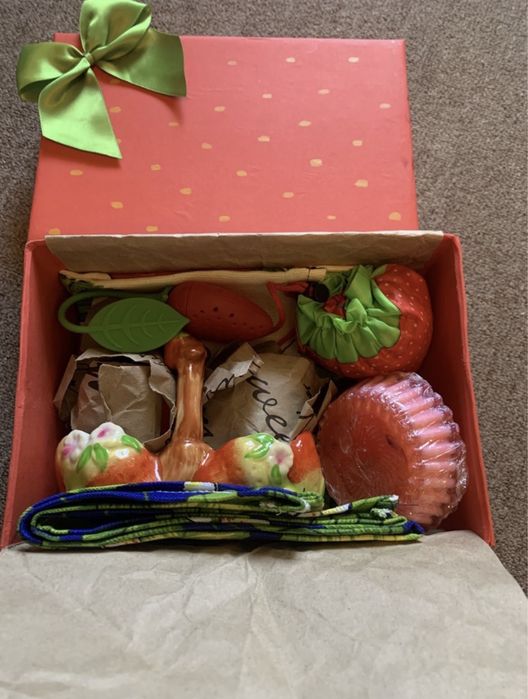 подарок маме свекрови подруге  Клубника кактус box