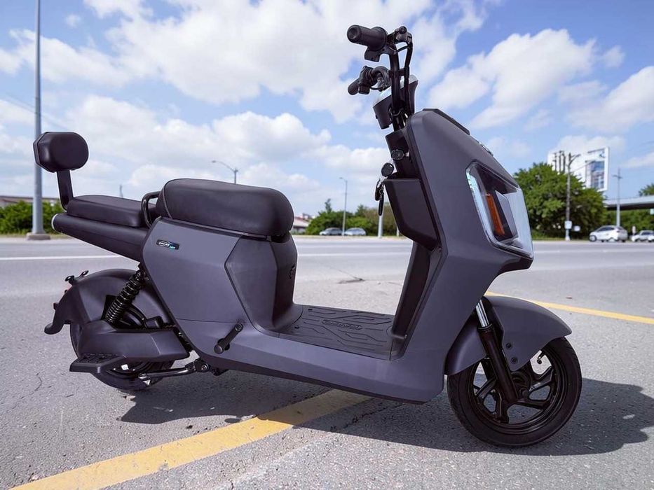Електроскутер Oscar Amir 800W 48V 20Ah Li-ion двомісний електробайк графіт